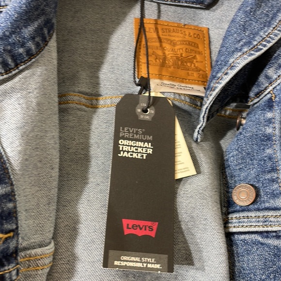 Levi’s Ex-Boyfriend Trucker Denim Jacket - Picture 14 of 17